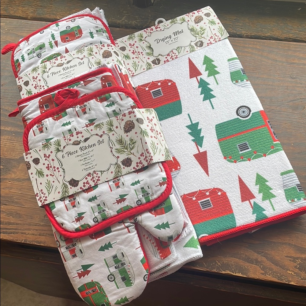 Holiday Camper Kitchen Set with Towels and Mitts